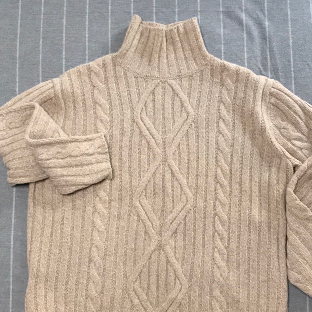 Banana Republic men’s M Fisherman cabled turtleneck sweater